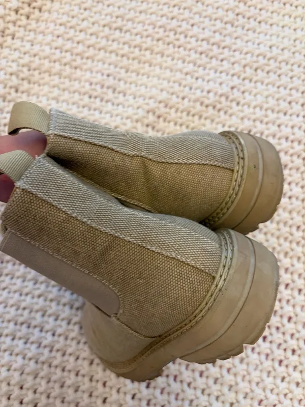 Dunes Chelsea Boots Size 8 Khaki Canvas Lug Sole - Image 4