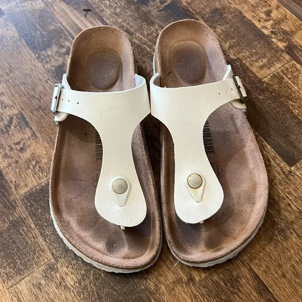 CUSHIONAIRE Leah Leather Thong Sandals Size 7 Granola - Image 4