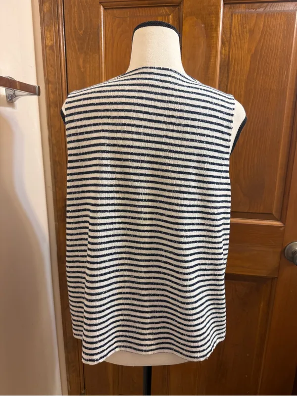Old Navy Navy and White Striped Tie-Front Tank Top - Image 6
