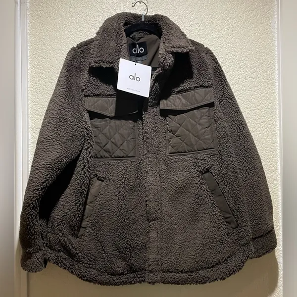 Alo Yoga NWT Plush Sherpa Edge Shacket in Expresso Button Down, Front Pockets S - Image 4