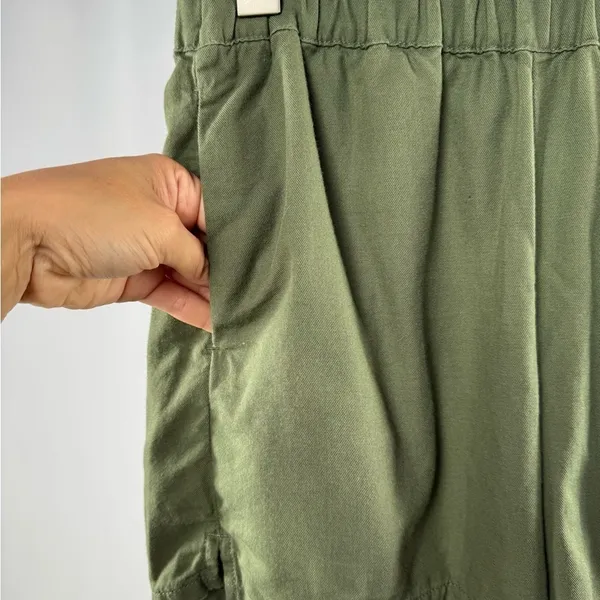 Madewell‎ Pull On Cloth Shorts in Green Size Small - Image 2