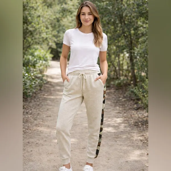 Vintage Havana Joggers with pockets, camo detail on sides. GUC size sma… - Image 2
