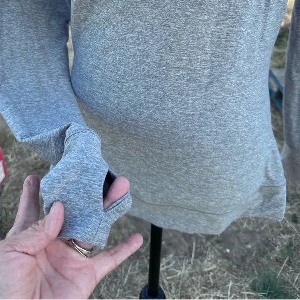 Lululemon Athletica Women’s Gray V-Neck Women's Top - Image 2