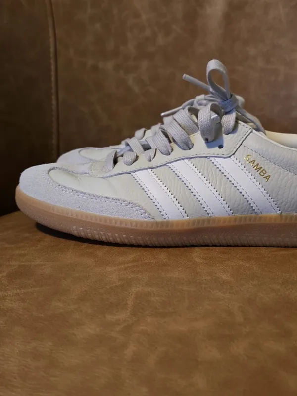 adidas women Light Gray Sneakers with Gum Sole - Image 13