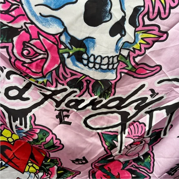NWT Ed Hardy Pink Skull & Roses Graphic Scarf/Wrap - Image 2