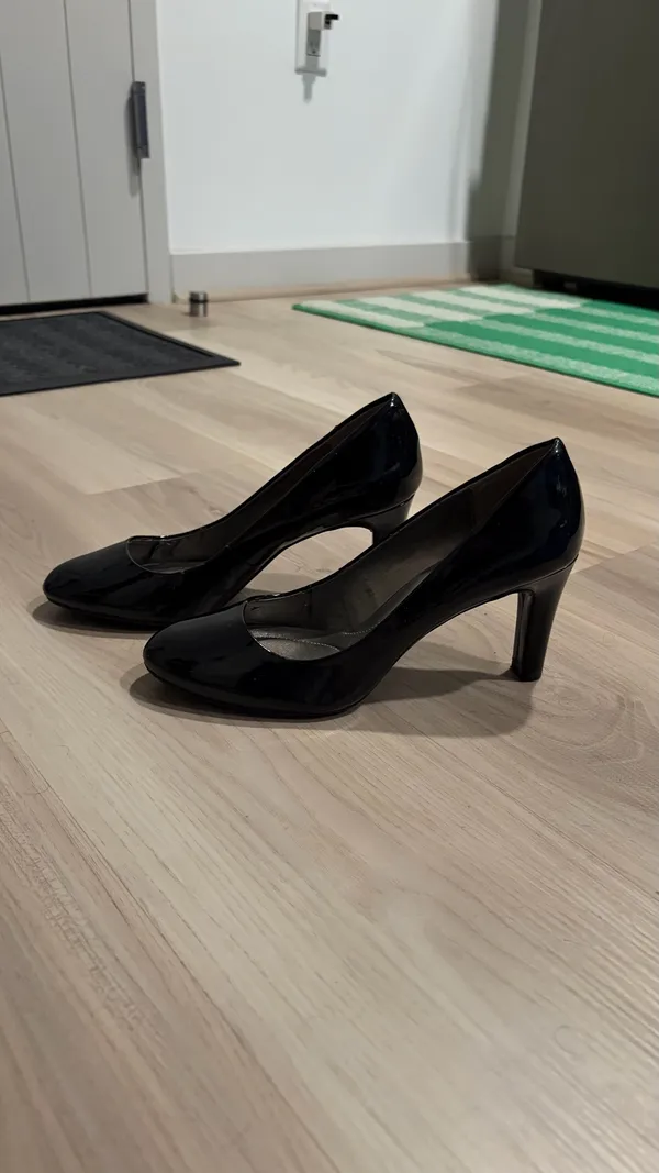 Bandolino Black heels - Image 2