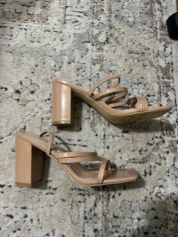 Tan heels 3.5 in Size 8.5 - Image 3