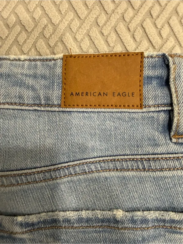 American Eagle Jean Shorts Womens Mom Short Light Wash Denim Blue - Image 6
