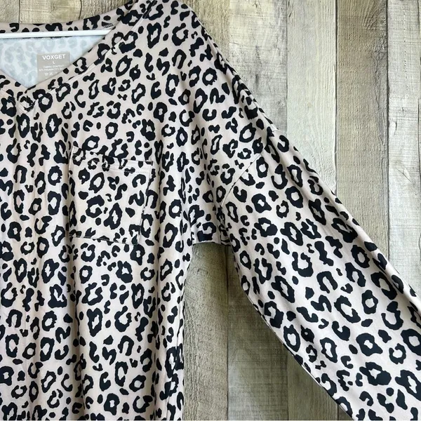 Voxget Animal Print Tan & Black Large V-Neck Long Sleeve V-Neck 1 Chest … - Image 3