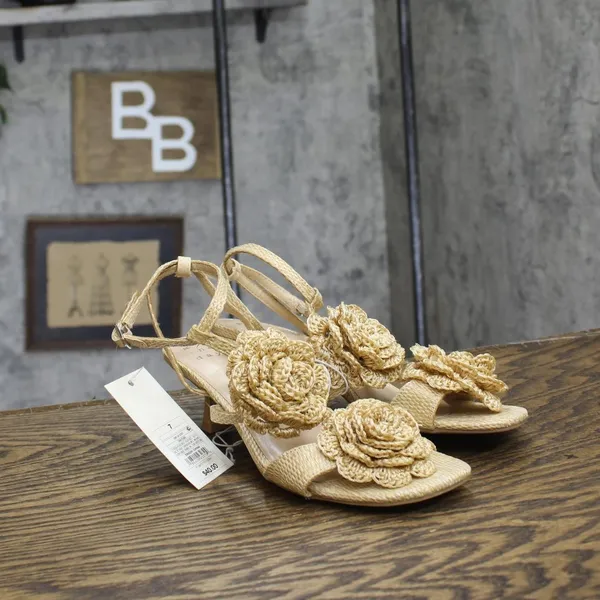NWT A New Day Womens Esme Floral Crochet Kitten Heels 92979007 Tan Brown 7M - Image 5