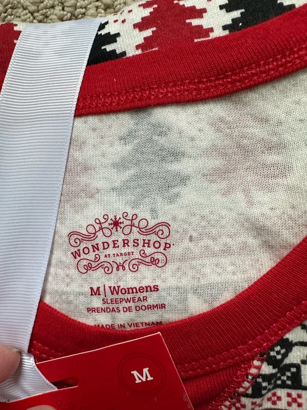 Target Wondershop Holiday Women’s Pajamas Medium - Image 3