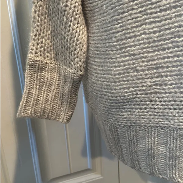 American Eagle Large Y2K Light Gray Wool/Mohair-Blend Open‎ Knit V-Neck Sweater - Image 7