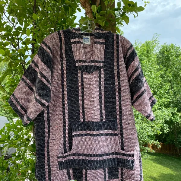 Vintage 5Focus Cotton Blend Pink & Gray Short‎ Sleeve Mexican Baja Poncho - Image 4