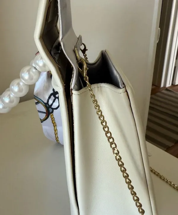 White Purse with Champagne Bow and Pearls - Image 7