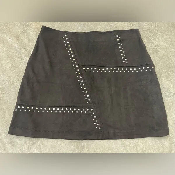 🌮NWOT EXPRESS Faux Suede Mini Skirt, Size 10 - Image 2