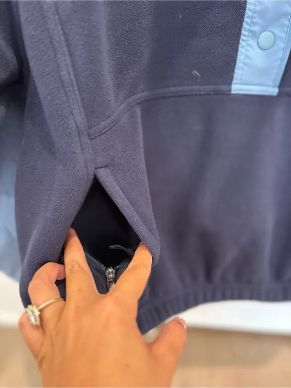 Athleta Navy and Blue Quarter Snap Fleece Size Medium - Image 3