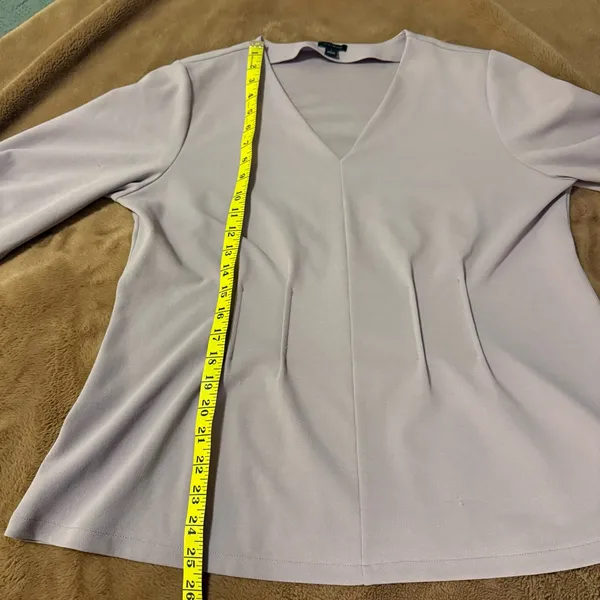 Ann Taylor Light Lilac Pleated V-Neck Top Size Large - Image 8