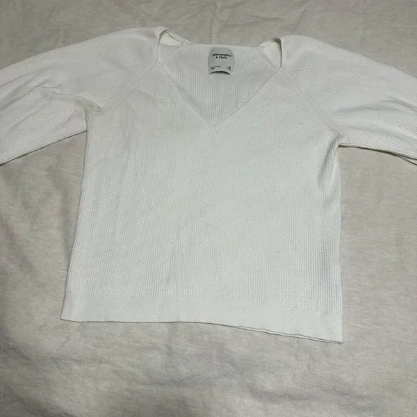 Abercrombie sweater - Image 2