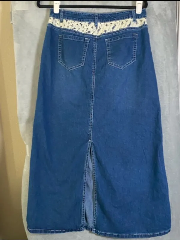 Vintage denim maxi skirt boho festival back slit size 6 Cato cottage lace detail - Image 4