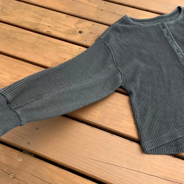 Aerie Shirt Crop Henley Top Charcoal Grey Waffle Knit Thermal Long Sleeve S - Image 4