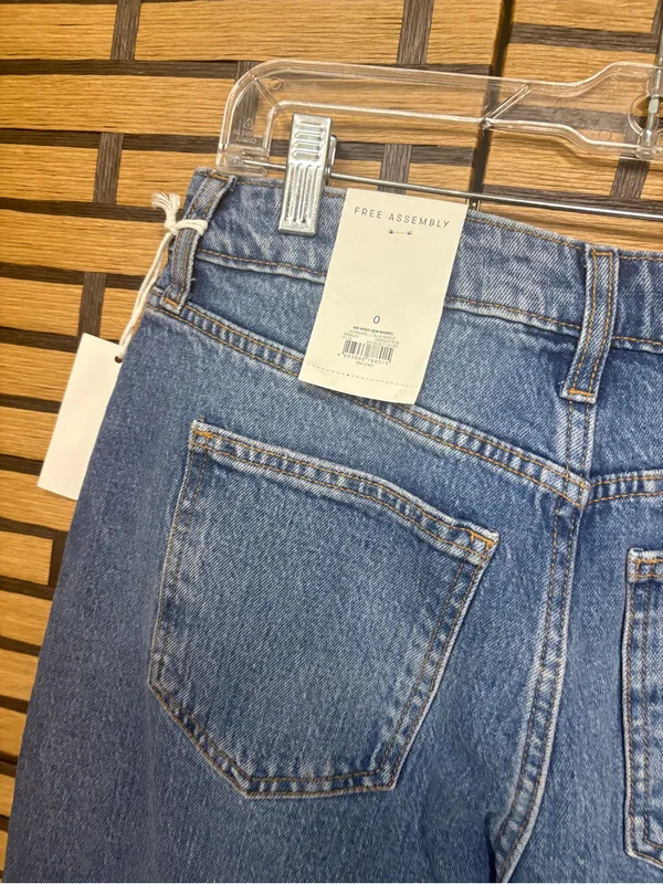 Free assembly barrel leg jeans size 0 - Image 5