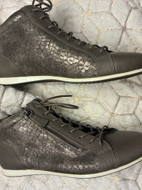 Ecco Women’s Taupe Lace-Up High-Top Boots with Side Zip size 9)9.5 USA - Image 3