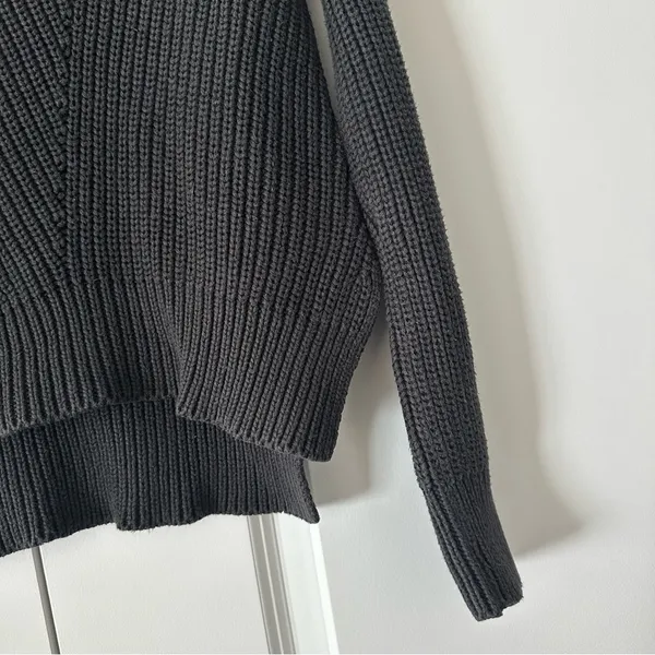 H&M | Women’s Chunky-Knit Split Hem Cropped Sweater | Medium - Image 3