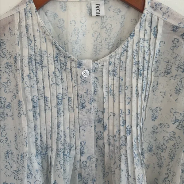 Light Blue Floral Pintuck Tunic Blouse Size M - Image 3