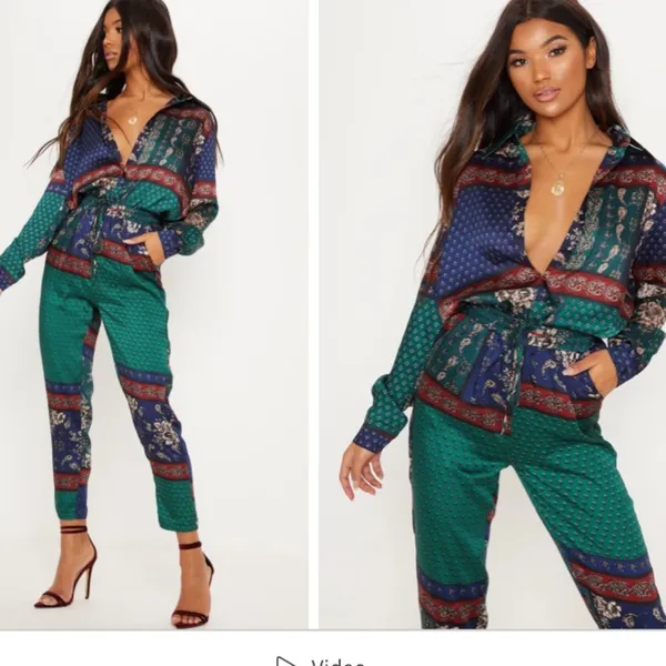 Pretty little thing nwot 4 paisley satin button up mix printed blouse top fall - Image 4