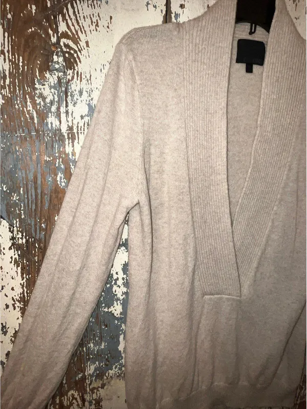 Intermix Women's minimalist preppy sweater, size medium, Cozy Cashmere Wool - Image 4