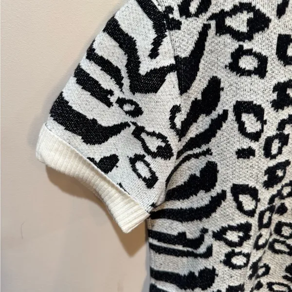 Black & White‎ Leopard Print Intermix Sweater Sz Small - Image 4