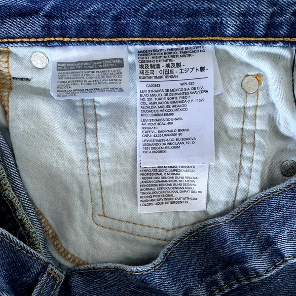 Levi's Mom Shorts in Medium Blue Wash‎ - Image 5