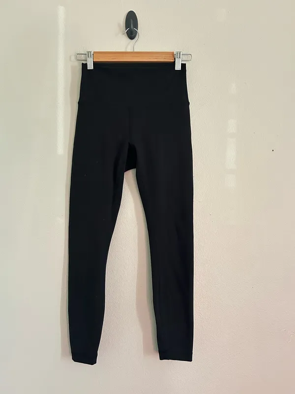 Women’s Lululemon Black Wunder Under High Rise Leggings size 6 24” - Image 3