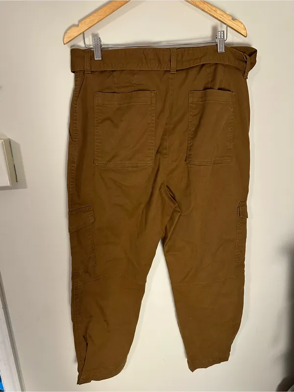Banana Republic High-Rise Tapered Belted Cargo Pants 12 - Image 4