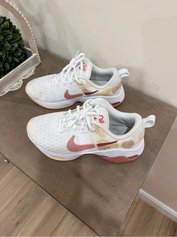 Nike White Sneakers with Coral Swoosh - Image 5