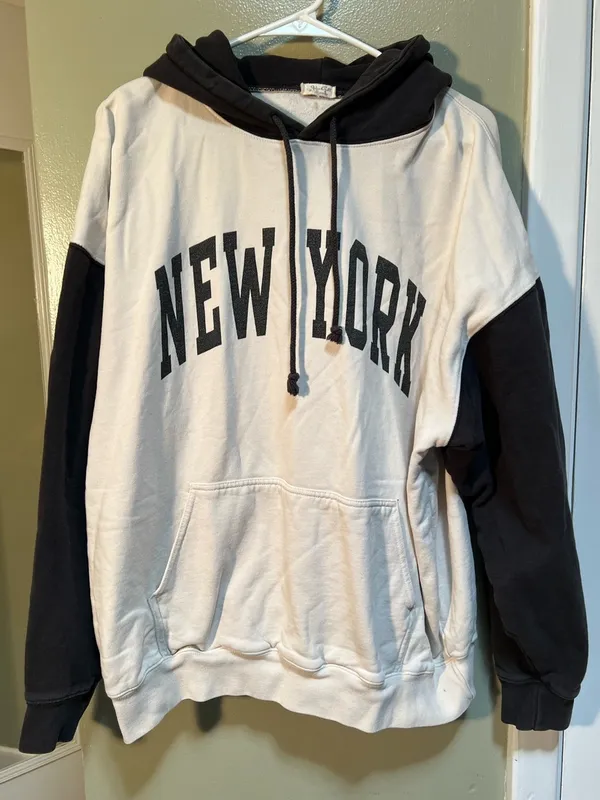 John Galt Brandy Melville Women's One Size Hoodie New York White Gray Raglan - Image 3