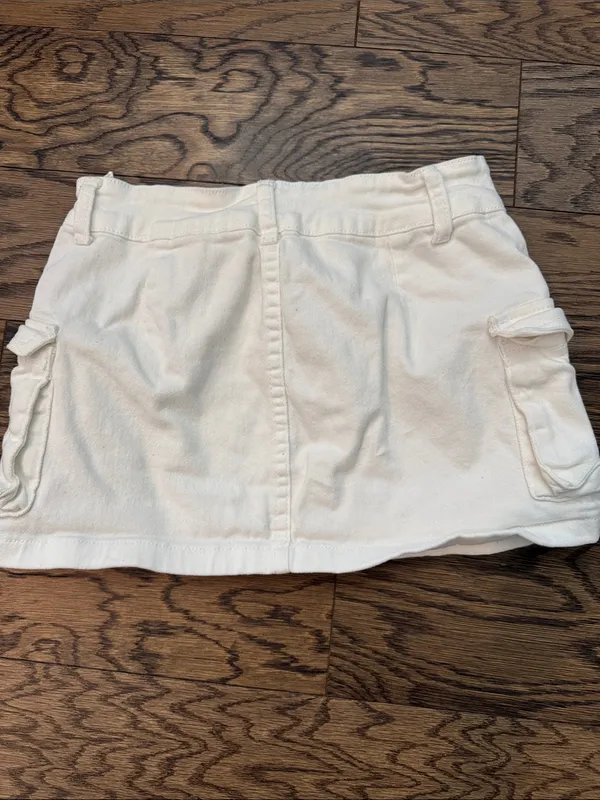 SheIn Women's White Cargo Pocket skirt size US 4. - Image 3