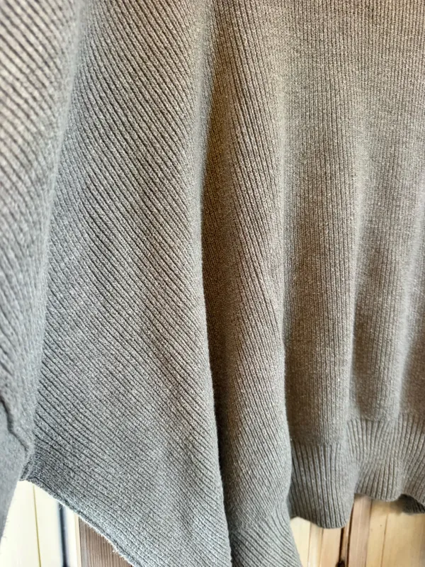 Free people grey sweater  - Image 4