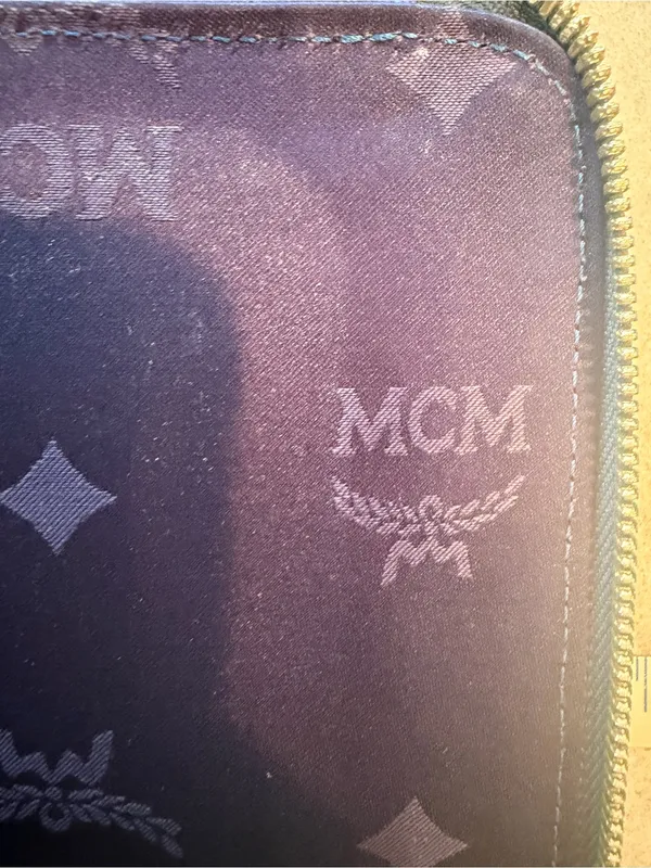 MCM Navy Leather Zip Wristlet - Image 6