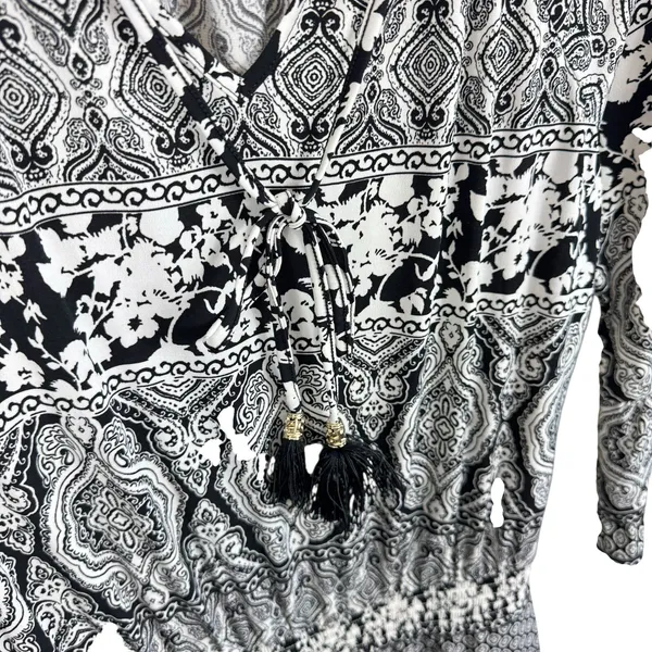 White House Black Market Black White V-Neck 3/4‎ Bell Sleeve Mini Dress Size 4P - Image 3
