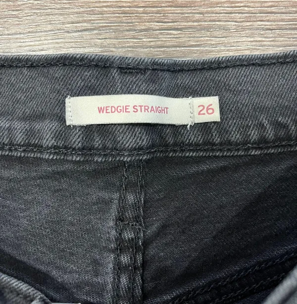 Levi’s Wedgie Straight Jeans - Image 4