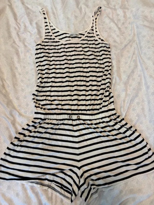 Z supply black and white shorts romper  - Image 3