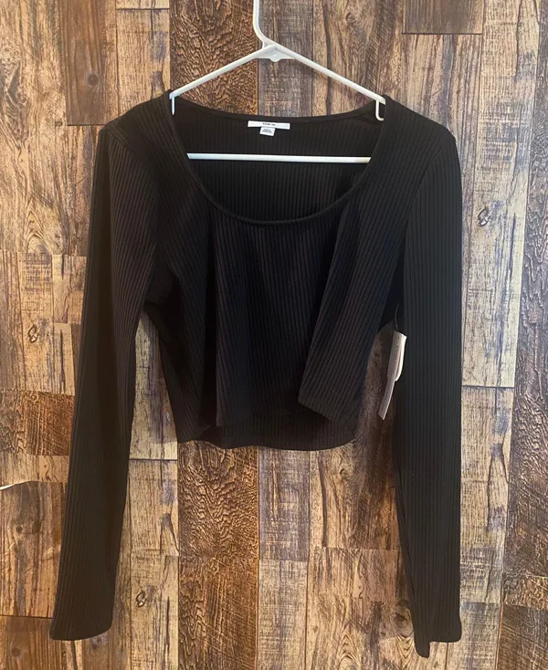 Bar III NWT body-con long sleeve blouse black size large l5 length x 14 w - Image 2