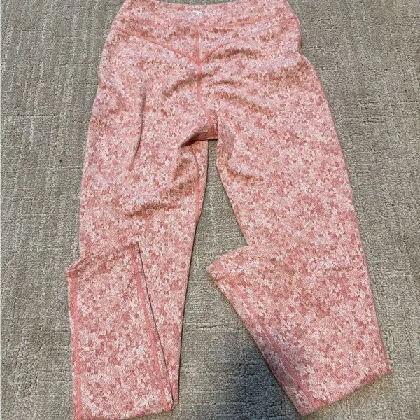 Gymshark Dry coral pattern leggings sz M - Image 4