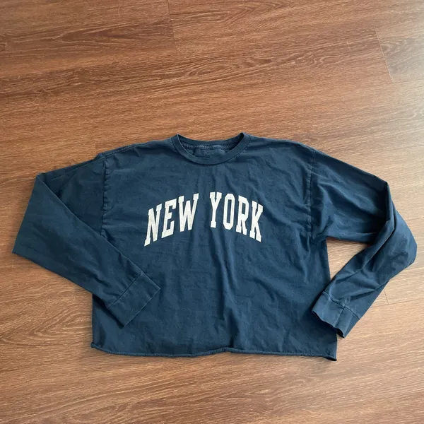 Brandy Melville Navy Graphic Cropped Long Sleeve Boxy Top - Image 2