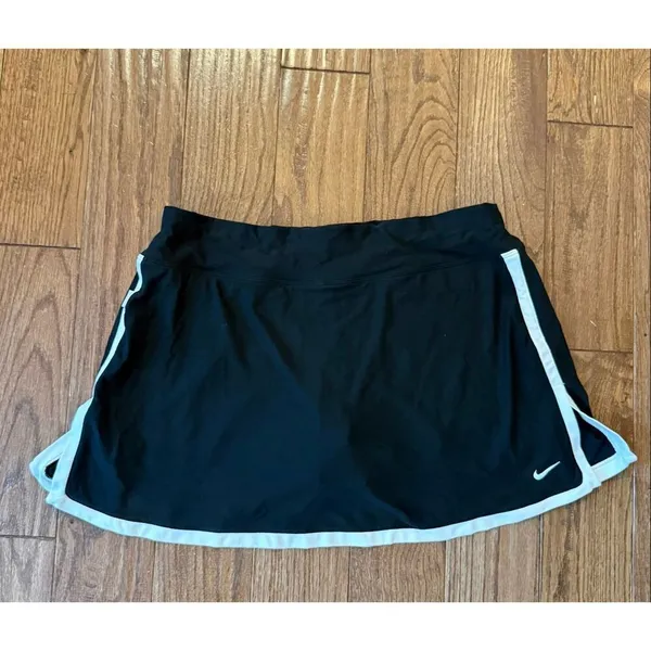Nike black and white athletic skort size large - Image 2