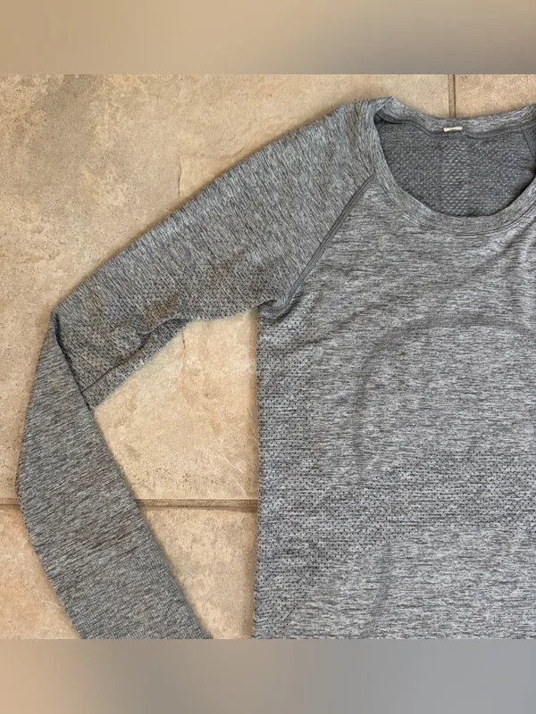 Lululemon Swiftly Tech Long Sleeve 2.0 in Slate / White Heather Grey Size 4 - Image 4