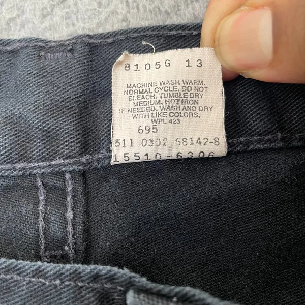 VTG Levi's 510 Jean Shorts Women 6 Black Lower Rise Slim Fit Distressed Cutoff - Image 4