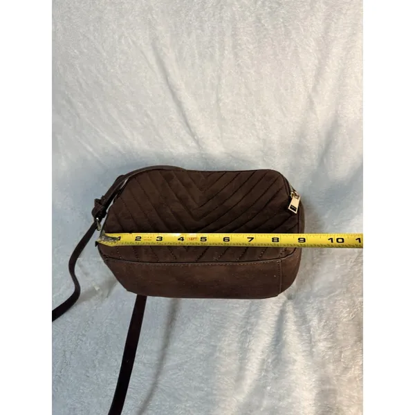 ALDO Women’s Brown Quilted Chevron Crossbody Bag Gold Chain Double Zip Strap - Image 4