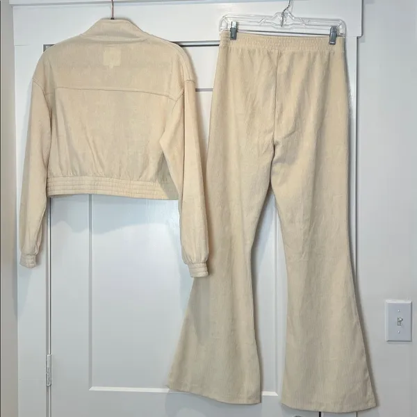 Aerie TWO PIECE SET Cream Women's velour Flare Pants & Jacket size small. - Image 11